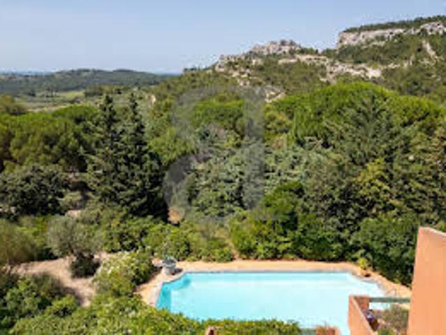 Villa avec piscine et terrasse