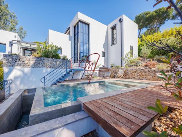Villa avec piscine et terrasse