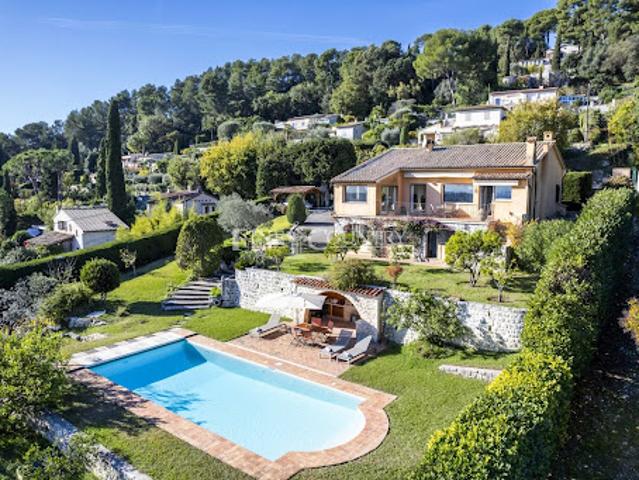 Villa avec piscine en bord de mer