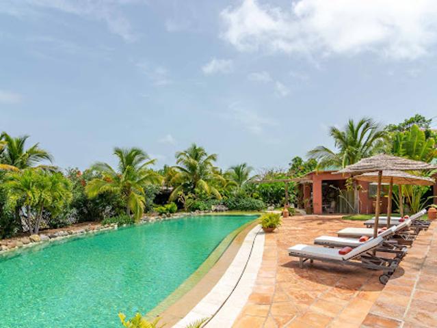 Villa avec piscine en bord de mer