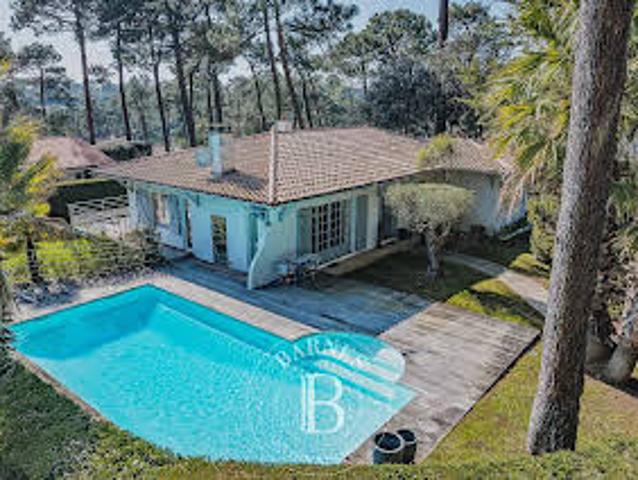 Villa avec piscine et jardin