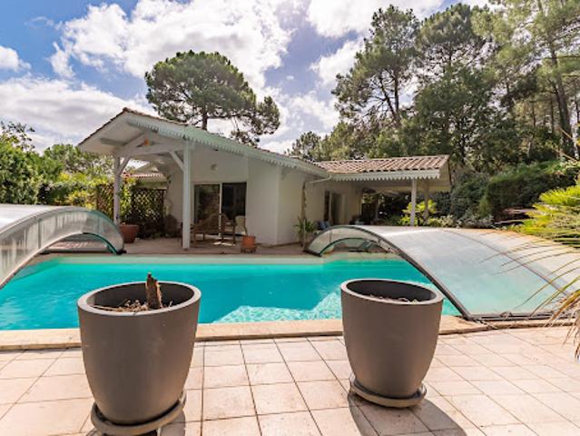 Villa avec piscine et jardin