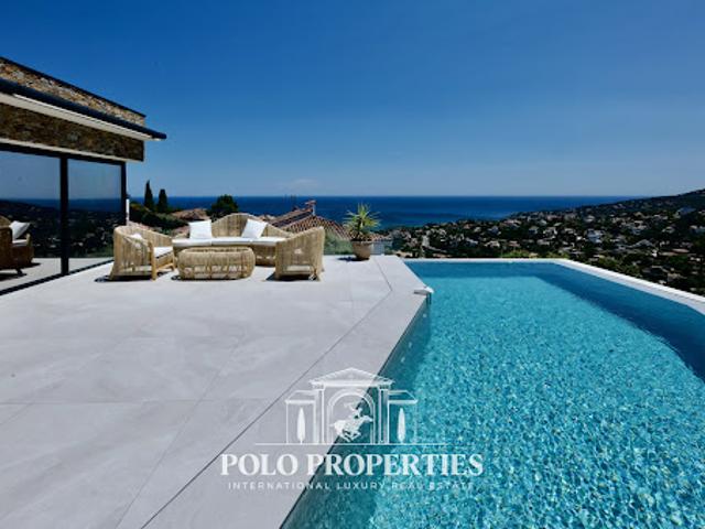 Villa avec piscine en bord de mer