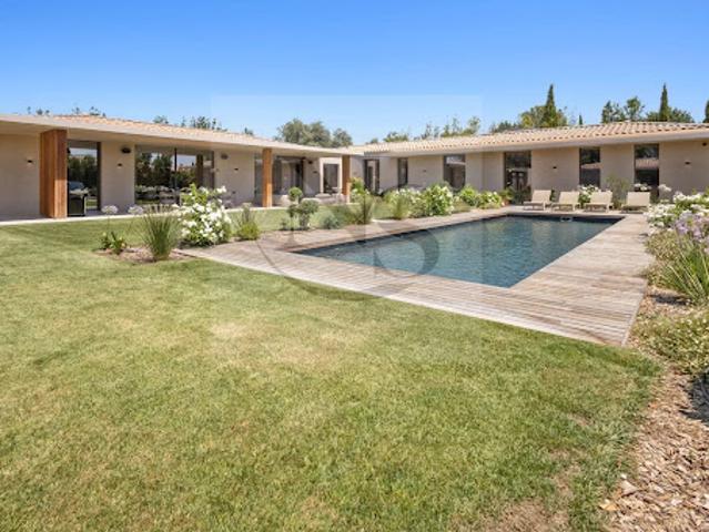 Villa avec piscine et terrasse