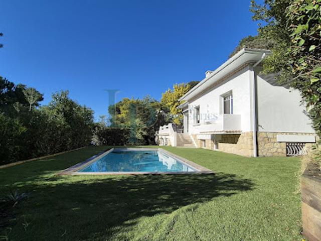 Villa avec piscine et jardin