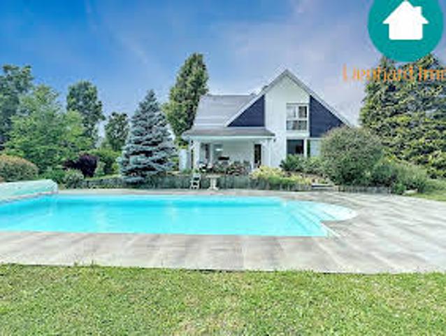 Villa avec piscine et jardin