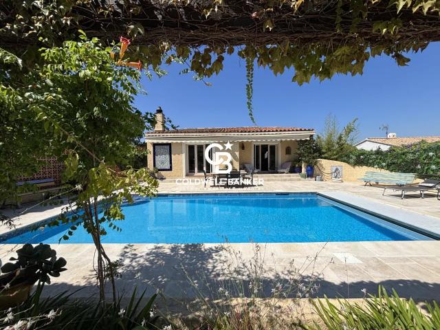 Villa avec piscine, calme et vue collines – 83250 La Londe les Maures