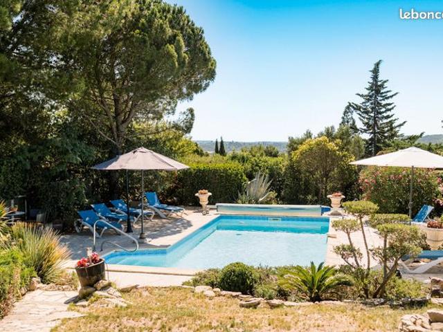 Villa avec piscine chauffée dans un environnement calme et naturel