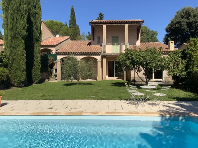 Villa avec piscine à 4 km d' Uzès