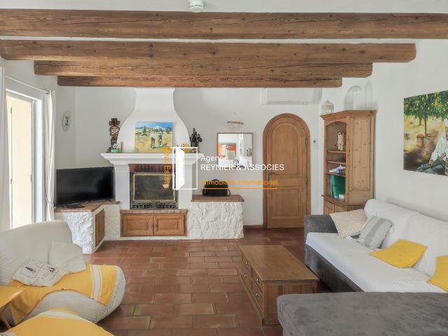 Villa avec piscine, à 500 m du centre du village
