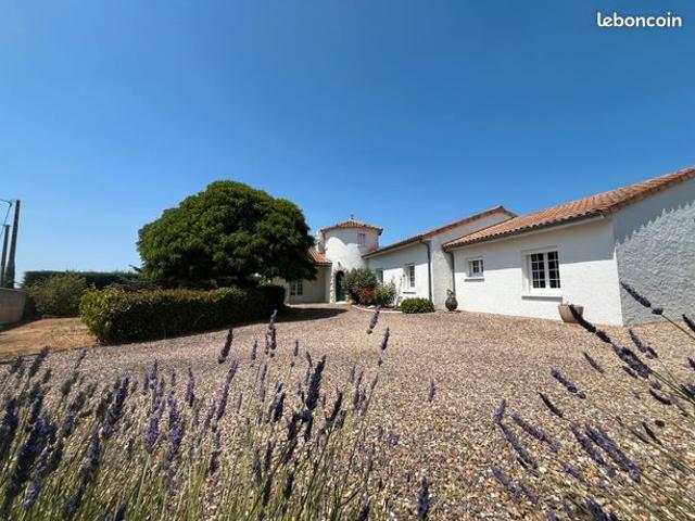 Villa avec piscine à 5 min de Poitiers