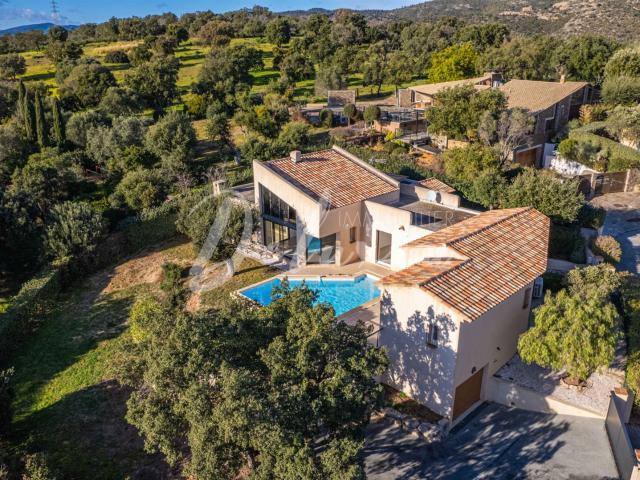 Villa avec piscine à vendre dans le secteur des Golfs à Sain. 153m² Saint Raphaël