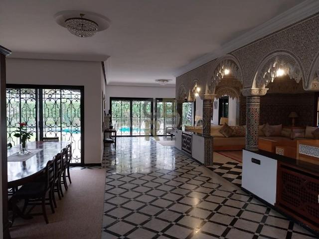 Villa avec piscine à Louer à Hay Riad