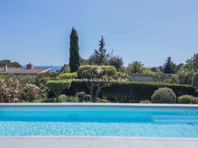 Villa avec piscine, aperçu mer et potentiel, à Santa Lucia 120m² Saint Raphaël