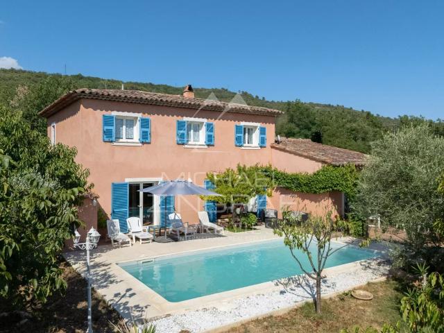 Villa avec piscine, arbres fruiters, oliviers et vue dégagé. 173m² Saint Cézaire sur Siagne