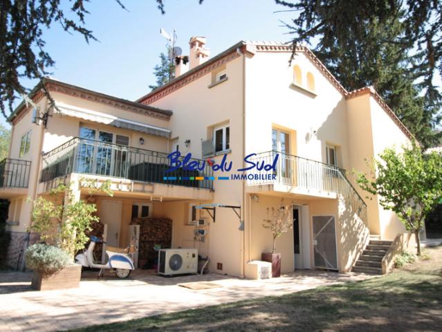 Villa avec piscine aux prestations soignées
