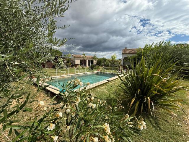VILLA AVEC PISCINE + GARAGE DE 150M²