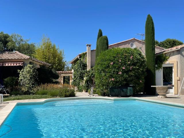 Villa avec piscine, garage double et parc de 3200m2 205m² Remoulins
