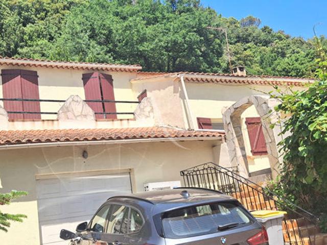 Villa avec piscine, garage et terrain BEDARIEUX