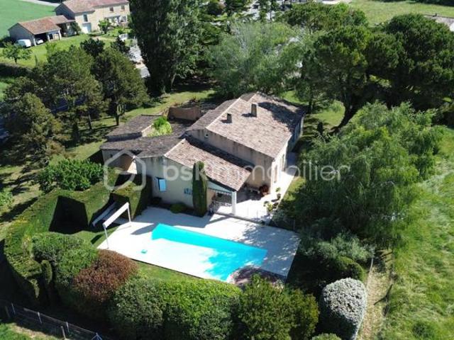 Villa avec piscine, garage, jardin et terres agricoles