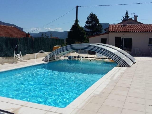 Villa avec piscine / garage / 8 pièces / pool house