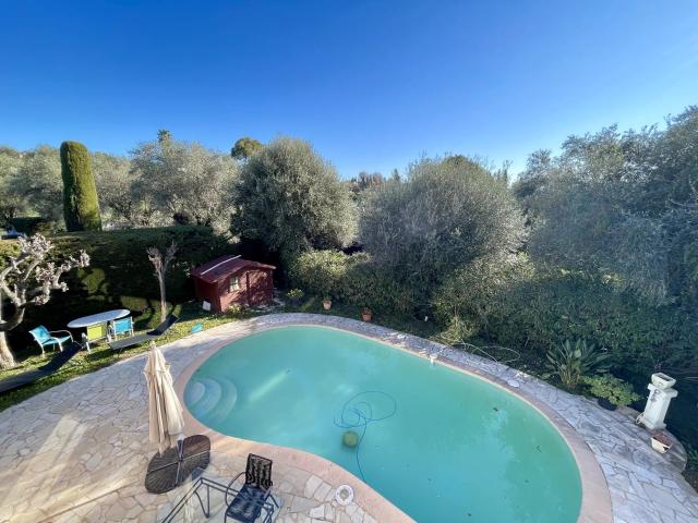 Villa avec piscine dans un quartier résidentiel 250m² La Colle sur Loup