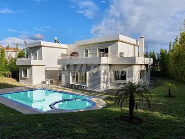 Villa avec piscine de 1800 M² à côté de Mega Mall