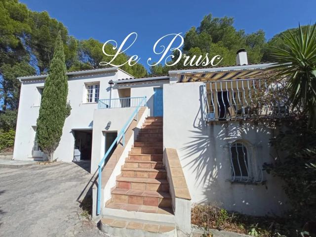 Villa avec piscine de 6 chambres + garage + 3 salles de jeux au