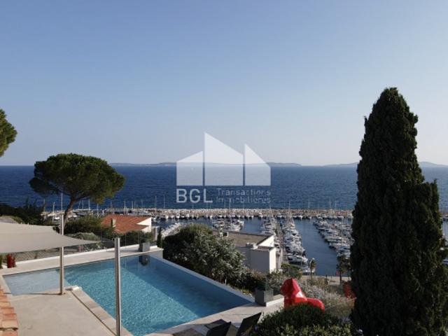 Villa avec piscine, emplacement prestigieux et vue exception