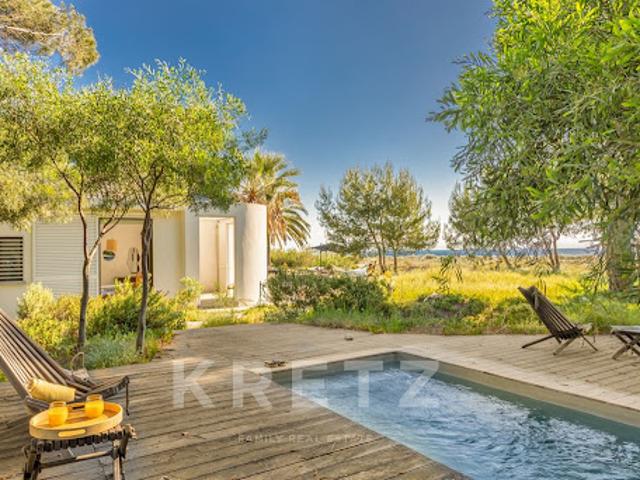 Villa avec piscine en bord de mer