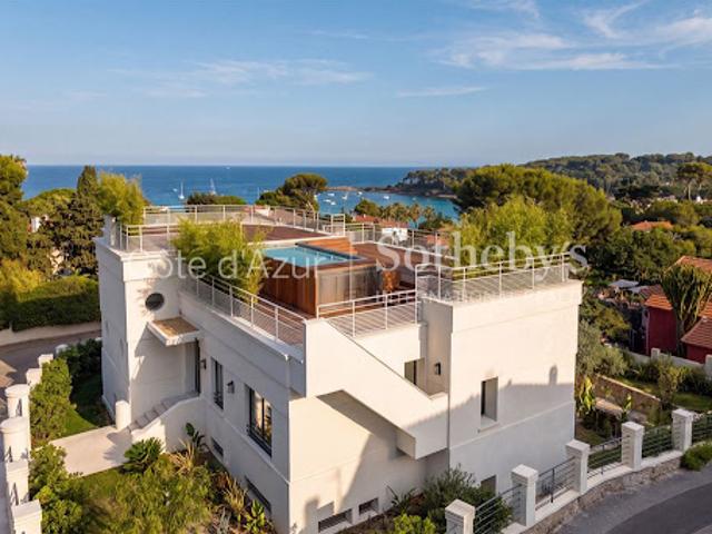 Villa avec piscine en bord de mer