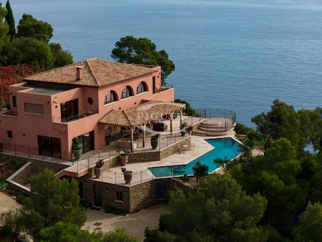 Villa avec piscine en bord de mer
