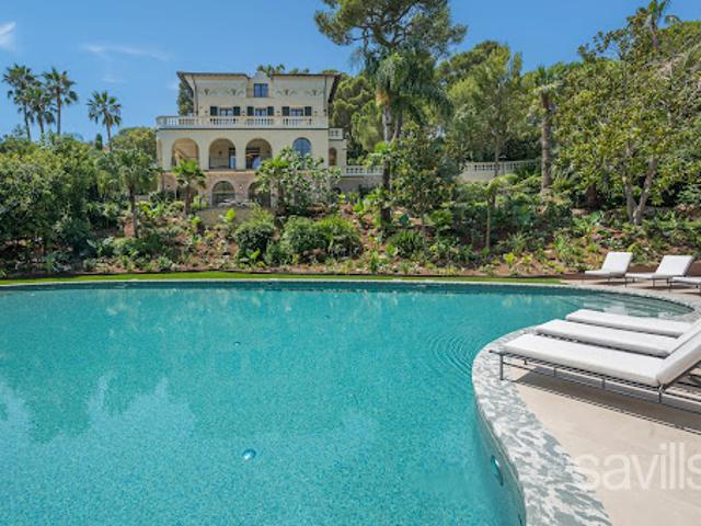 Villa avec piscine en bord de mer