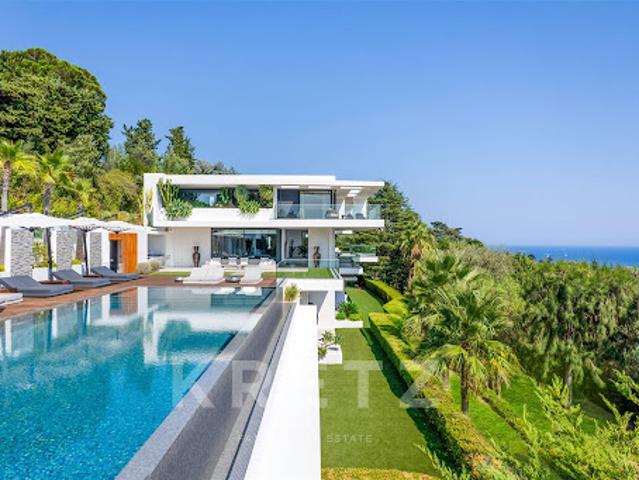 Villa avec piscine en bord de mer