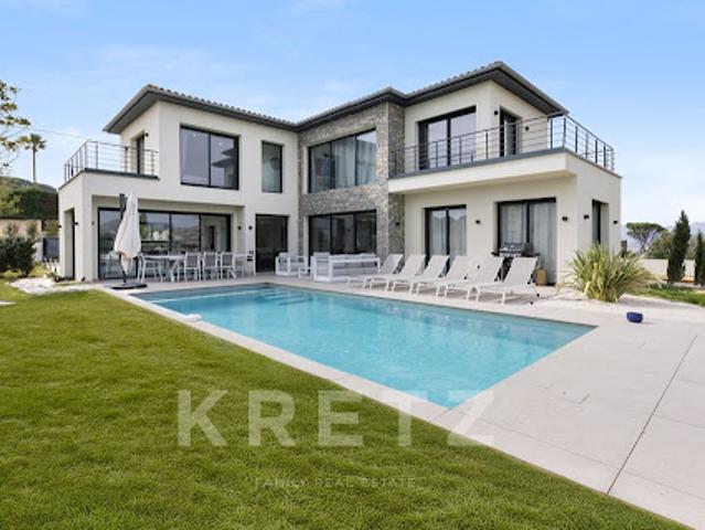 Villa avec piscine en bord de mer