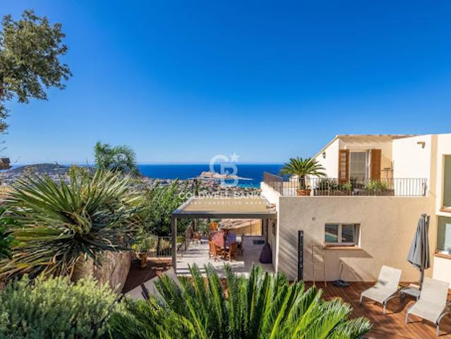 Villa avec piscine en bord de mer