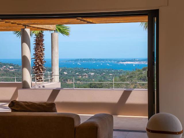 Villa avec piscine en bord de mer