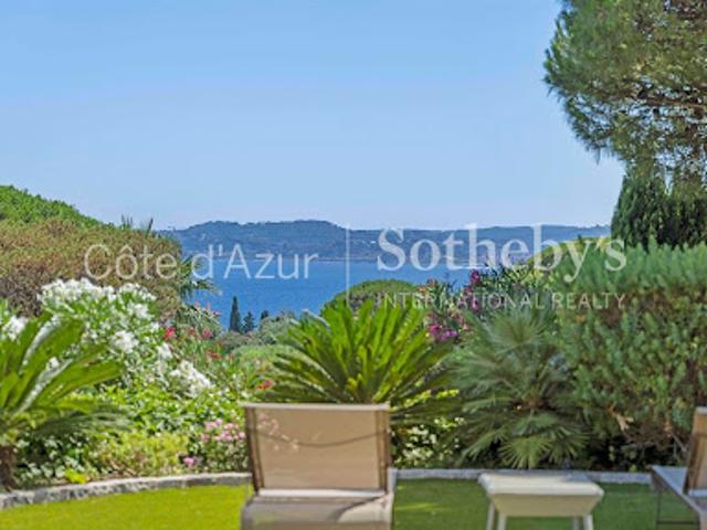 Villa avec piscine en bord de mer