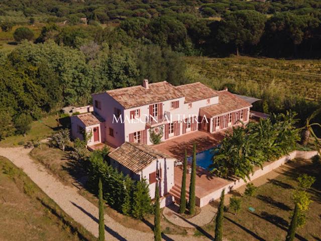 Villa avec piscine en bord de mer