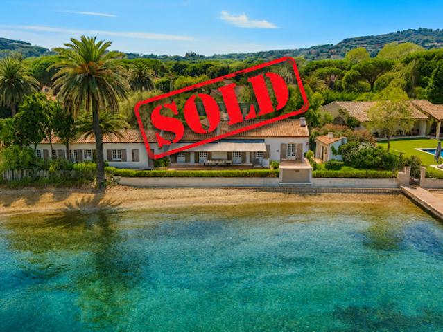 Villa avec piscine en bord de mer