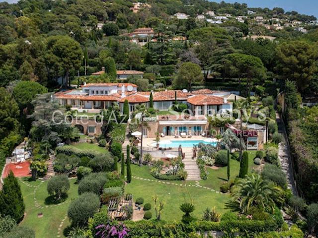 Villa avec piscine en bord de mer