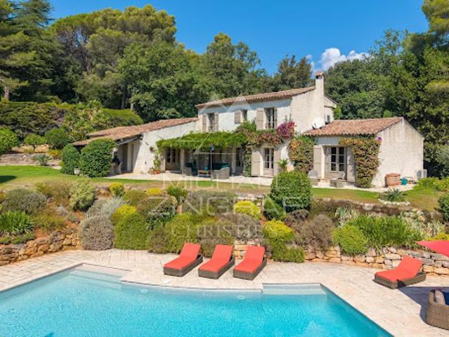 Villa avec piscine en bord de mer