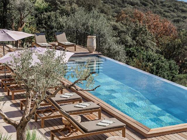 Villa avec piscine en bord de mer