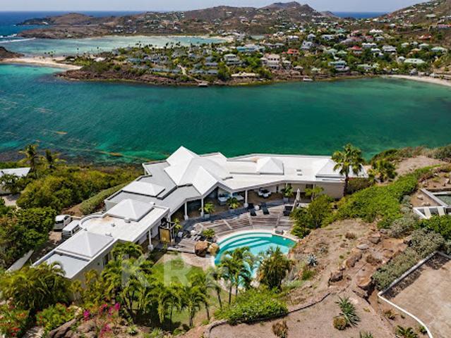 Villa avec piscine en bord de mer