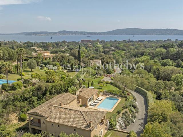 Villa avec piscine en bord de mer