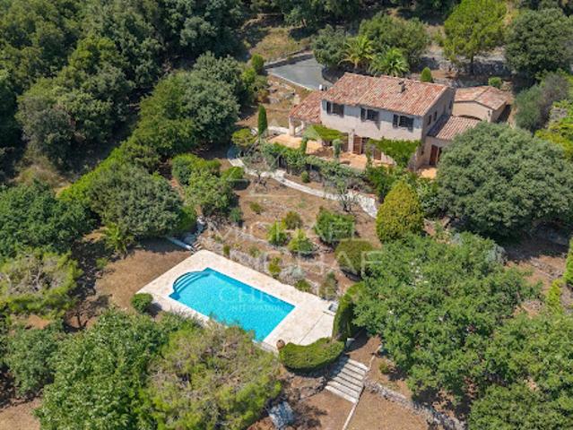 Villa avec piscine en bord de mer