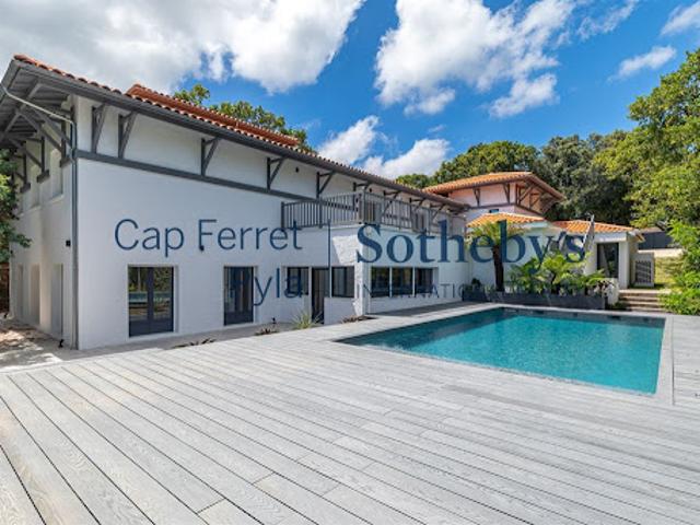 Villa avec piscine en bord de mer