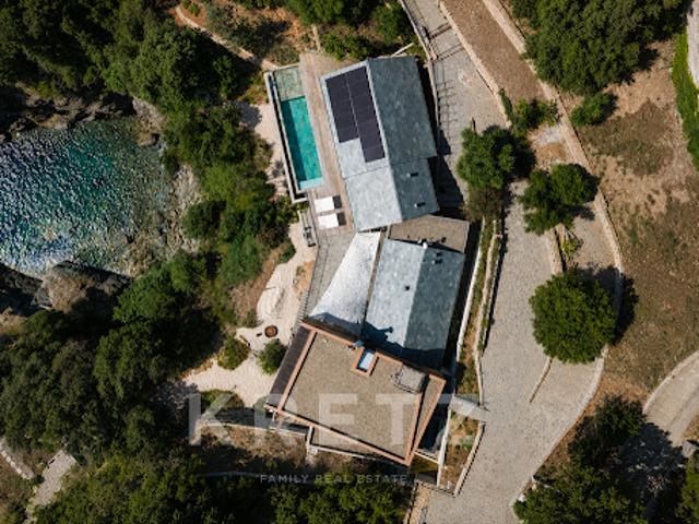 Villa avec piscine en bord de mer