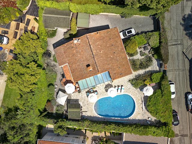 Villa avec piscine en bord de mer