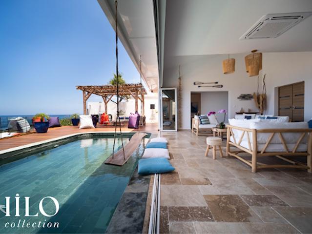 Villa avec piscine en bord de mer